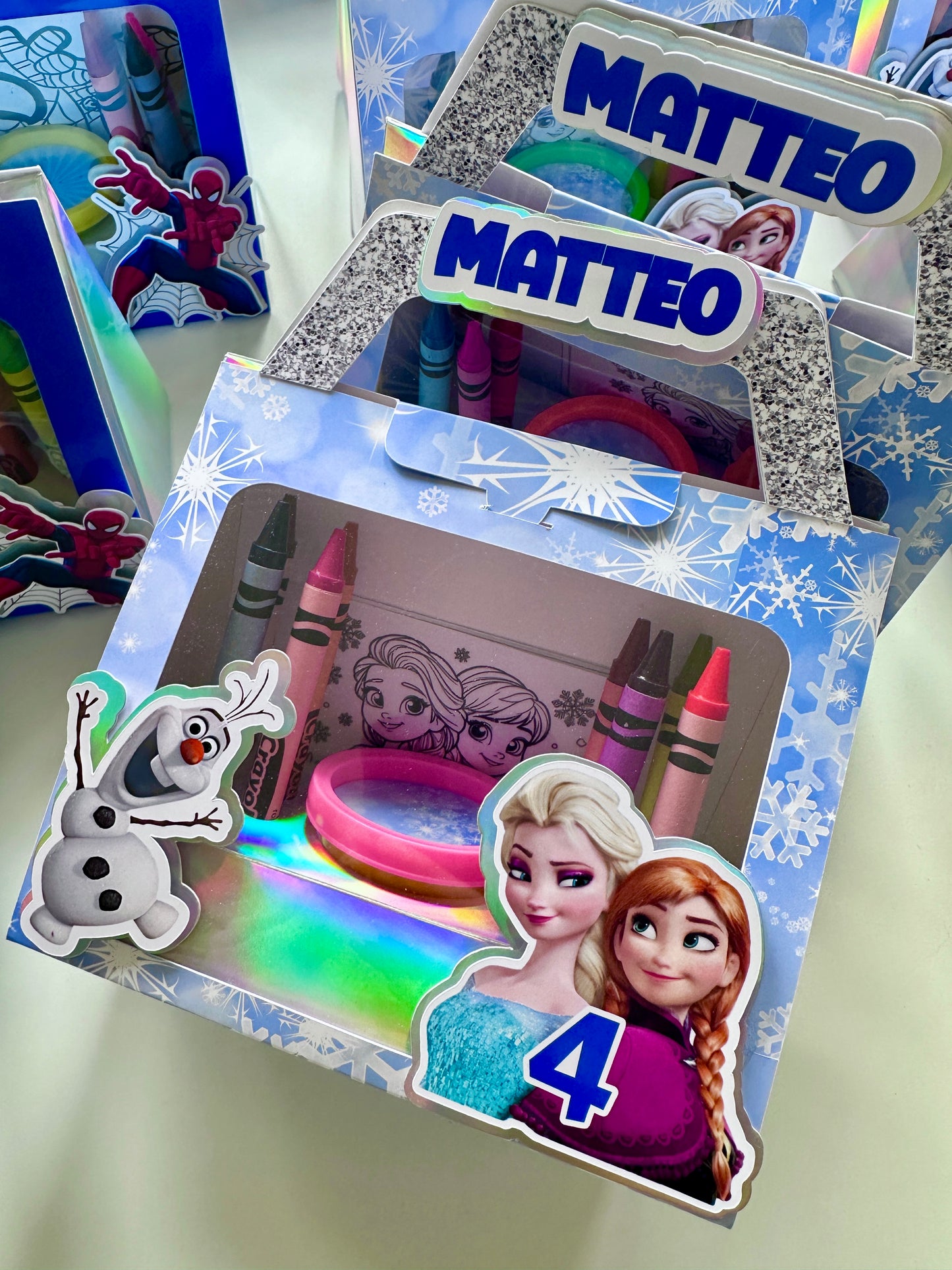 VALIGETTA ATTIVITÀ CON PLAY DOH, 8 COLORI A CERA E 4 DISEGNI, TEMA A SCELTA