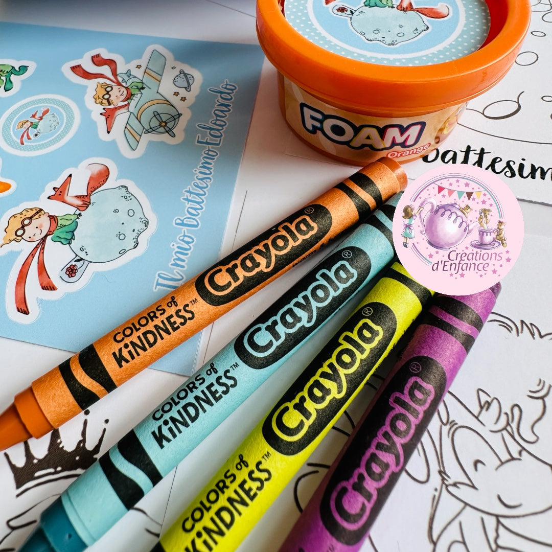 VALIGETTA ATTIVITÀ CON PLAY DOH, 4 COLORI A CERA, FOGLIO STICKERS E 4 DISEGNI, TEMA A SCELTA