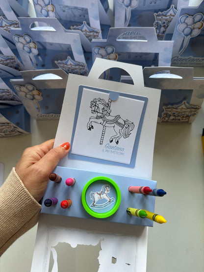 VALIGETTA ATTIVITÀ CON PLAY DOH, 8 COLORI A CERA E 4 DISEGNI, TEMA A SCELTA