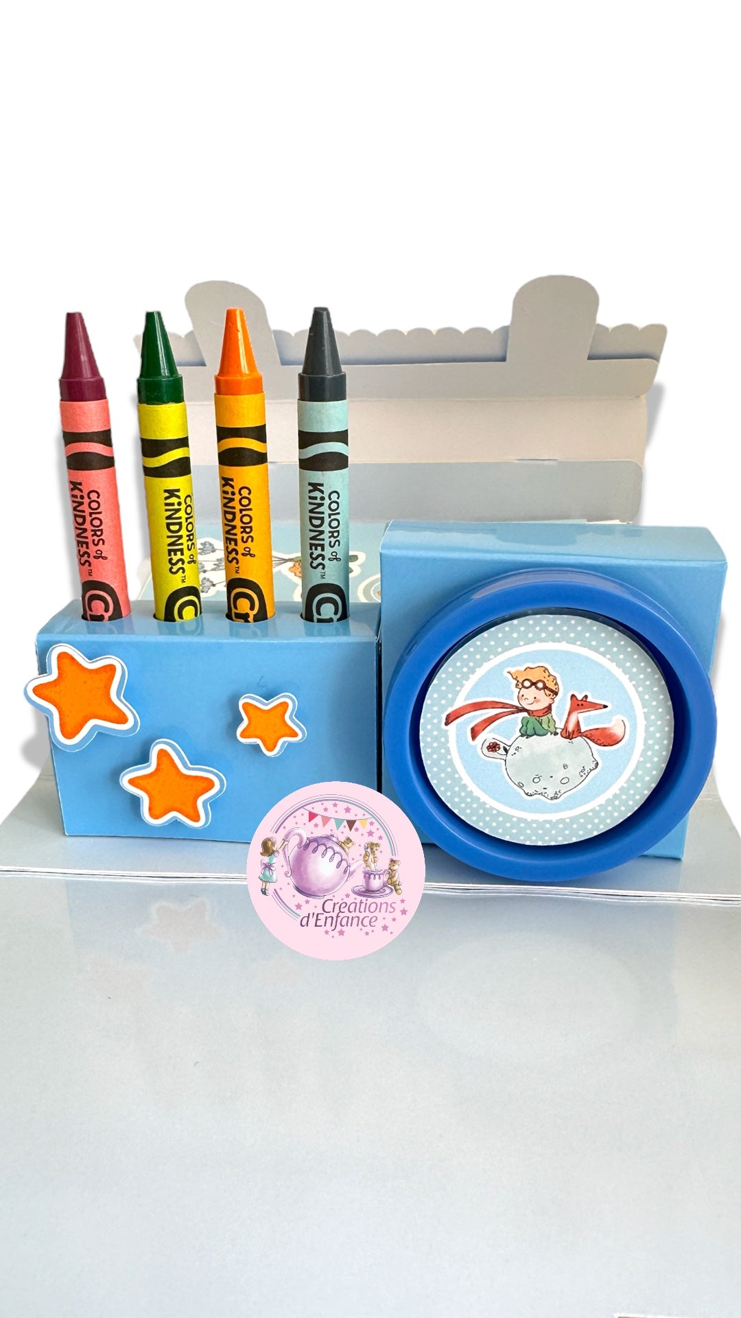 VALIGETTA ATTIVITÀ CON PLAY DOH, 4 COLORI A CERA, FOGLIO STICKERS E 4 DISEGNI, TEMA A SCELTA