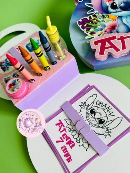 VALIGETTA ATTIVITÀ TEMA A SCELTA con 4 colori a cera, 4 disegni, timbrino, mini bolle e foglio con stickers