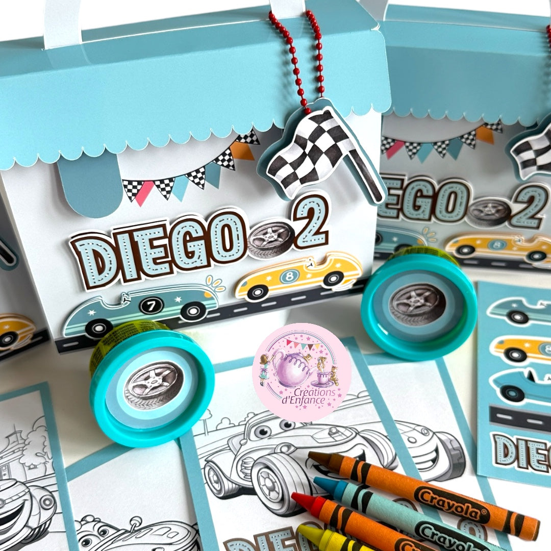 VALIGETTA ATTIVITÀ CON PLAY DOH, 4 COLORI A CERA, FOGLIO STICKERS E 4 DISEGNI, TEMA A SCELTA