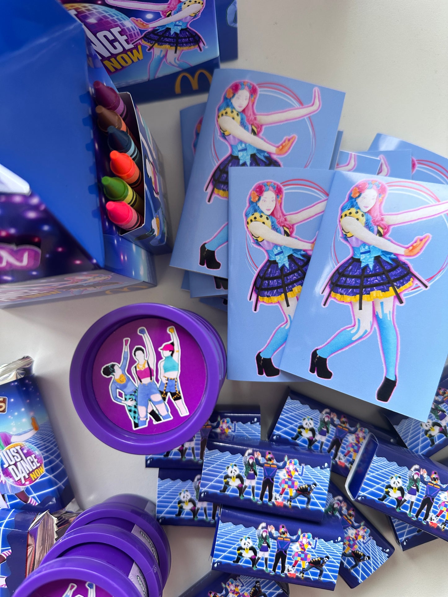 SCATOLA TIPO “HAPPY MEAL” CON TEMA A SCELTA